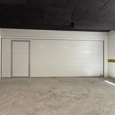 Sekcijska Vrata Sa Prolazom 10